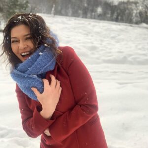 Nurgül Yeşilçay Instagram - “Aman eksik kalmıyım,bi daha yağmaz fln” fotosu😜