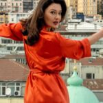 Nurgül Yeşilçay Instagram – Koca yılı böyle pijamalarla yedik bitirdik🥳 yeni yılı da böyle karşılıycaz  belli bişey🥳  @hakangence yle yaptığımız röp için @muhsinakgun müthiş fotolar çekti;)) bugün @hurriyetcomtr de💃💃💃💃
@jwmarriottistanbulbosphorus