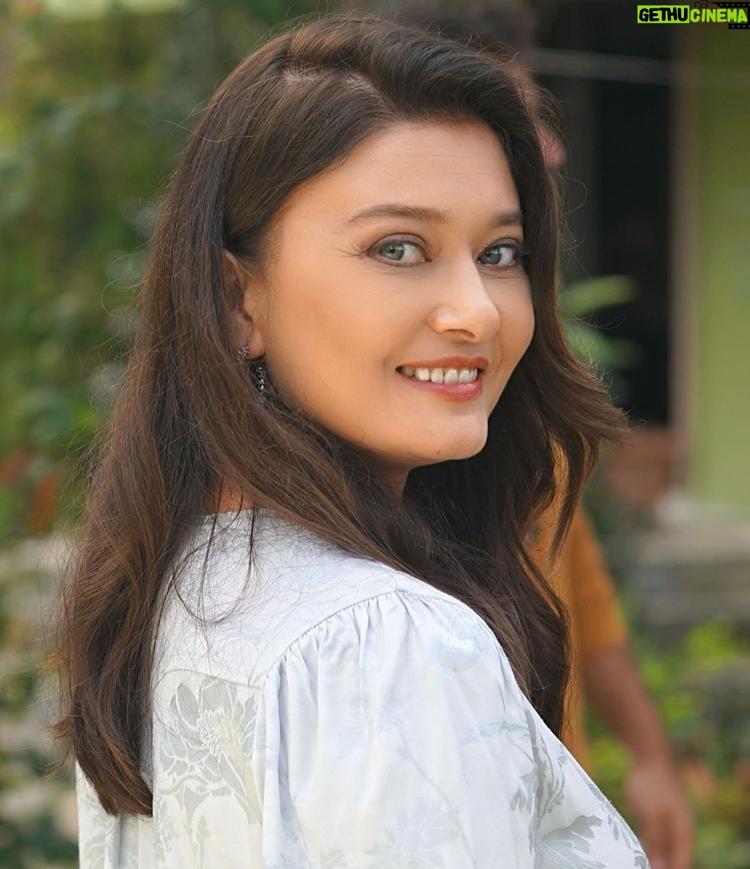 Nurgül Yeşilçay Instagram - 😁 #worldsmileday 📸 @yigitdanaci