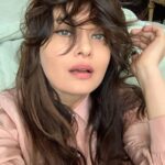 Nurgül Yeşilçay Instagram – Saçlarım görmeyeli bayaa uzamış;)Bi havalandırdım,ilgilendim,tekrar topladım ablası🤦🏻‍♀️ (bayram 3,karantina 1000. gün hatırası)