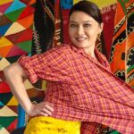 Nurgül Yeşilçay Instagram - Karadutun lekesini sadece kendi yaprağı çıkarırmış! Birbirimize merhem olacaz,birbirimizin yarasını saracağız hanımlar! Güzellikle,sakin sakin,eğlenerek,gülerek kadınlığımızı herşeye rağmen yaşayacağız ve yaşatacağız! Kadın olmak çok güzel ve çok özel çünkü🦋 Bütün harikaların günü şimdiden kutlu olsun💋💋💋💋 #womansday #kadınlargünümüzkutluolsun