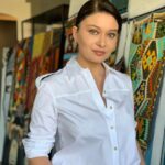 Nurgül Yeşilçay Instagram - Leonardo Da Vinci ve Van Gogh 37 yaşında,Modigliani 33,Egon Shiele henüz 27 yaşındayken muhteşem eserler bırakıp hayata gözlerini kapamışlar! Bense ilk sergimi kırkımdan sonra 11 martta ancak açıyorum;) Çok heyecanlıyım ama çooookkk;) Heyecanımı paylaşan paylaşmayan herkese teşekkürler şimdiden;) Yakında ayrıntıları yazacam belki sergide görüşürüz;) #art