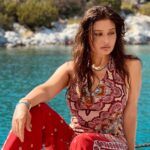 Nurgül Yeşilçay Instagram – Biraz eğlendik,havalı olmaya çalıştım😳Sonuç:Ben saatlerce oynıyım ama poz vermiyim yaaaa🤪
Fotoları enişteniz çekti!Beğenilerinizi bana şikayetinizi ona bildirebilirsiniz😂😂😂😂
@necati_kocabay Bodrum, Mugla