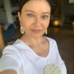 Nurgül Yeşilçay Instagram - Çok önemli bi soru😂 İlk resmi @necati_kocabay çekti! İkinci resmi ben kendim bizzat çektim! O diyo ki benimki güzel oldu! Ben diyorum ki benimki! “İkisi de çirkaaaannn”ları blokluyorum🤪