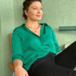 Nurgül Yeşilçay Instagram - Yeşil’i çooookkk severiiiimmm💚 O da beni seviyo💚 #happyweekend #green #saturdaymood