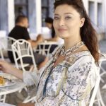 Nurgül Yeşilçay Instagram - Bi lokma hamur’un verdiği huzuru,mutluluğu hiç bişey vermiyo! Görselle belgeledim! Yüzdeki ifadeye bakınız☝️ ☺️😊😌 (Haftaortası,hem de ay sonu,ayrıca durduk yere rejime başlıycak diildim heraldeee) #huzur #hamurişi