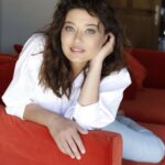 Nurgül Yeşilçay Instagram - Eee haftasonu geldi önümüz bayram! “Kiloluda çok tontiş olmuşsun ablacım”diyenlerle,”saçmalama artiz kısmı kilo mu alırmış”diyenler arasında kaldım😅🤪 Top sizde! (Allahım inş sal gitsin diyenler kazanır)🙏😂 #happyweekend #mahalledenarkadaşlar