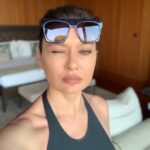 Nurgül Yeşilçay Instagram – Göz kırpamıyom😞
Benden emoji olmazmış”😜”
