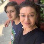 Nurgül Yeşilçay Instagram - Bayram demek:Aile demek! Doya doya sarılın,öpün,koklayın;)Bayram bu işte! Mutlu bayramlaaaarrrrr💃💃💃 Benim en çekirdek ailem(biz çiğdem deriz;)) @psychonejat #eidmubarak