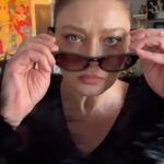 Nurgül Yeşilçay Instagram - Artık trip yerine diss atıyorum 🙋🏻‍♀️ Biz kadınların artık drama sevgisi mi dolunay aşkı mı;)) Bu aralar böyle olan aşkitona göndermelik post😁