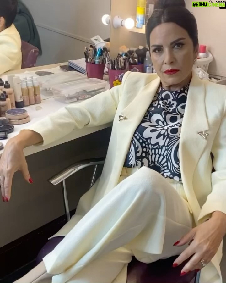 Nursel Köse Instagram - @Aldadmakdizi ve #MuallaDicleli bu bölümden fikirlerinizi alalım 😉❤️@atv @timsandb @aldatmakdizi @actplustalentm @theemrem @setre Styling: @nilufercmr ❤️@gustogiyim