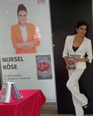 Nursel Köse Instagram - Bugün gelen hepinize teşekkürlerimle @nemesiskitap @dr_dunyasi @elaa_stylee @lalucetr @mildanarzu @serapcakir @ulrichmertin_