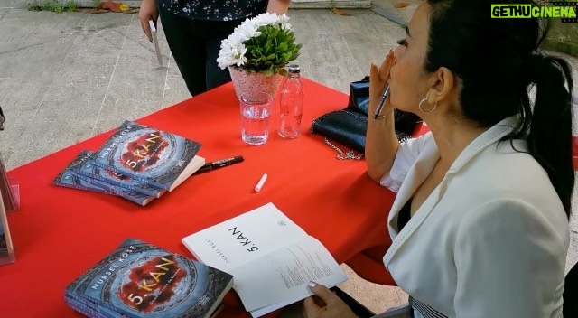 Nursel Köse Instagram - 5.KAN kitabımın İmza günü çok keyfli geçti, tüm emeği geçenlere kocaman teşekkürlerimle @nemesiskitap @dr_dunyasi @ulrichmertin_ @elaa_stylee @lalucetr❤️ #beşincikan @actplustalentm