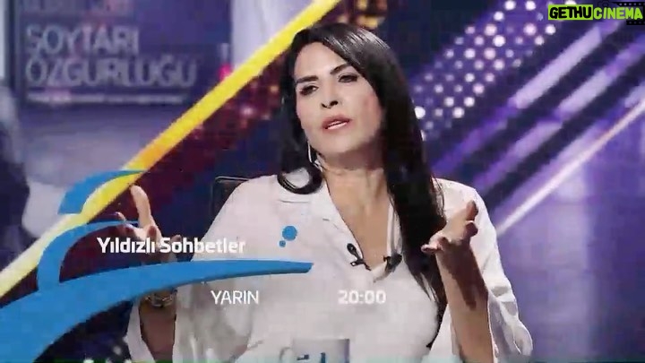 Nursel Köse Instagram - Funda Karayel ile 2.Ekim pazartesi @apara kanalında saat 20 de Yıldızlı Sohbetler programının konuğuyum. Hepinizi bekliyorum🎵🎵🎵 @fkarayel @apara @actplustalentm #yildizlisohbetler #apara @theemrem