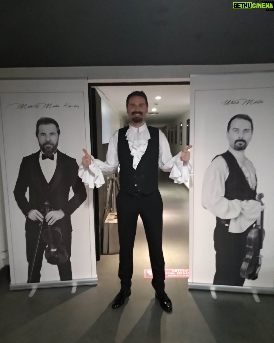 Nursel Köse Instagram - @babaminkemaninetflix filmindeki başarından gurur duyuyorum aşkım @ulrichmertin_ . Son yıllarda izlediğim her duygusu dozunda etkileyici bir film olmuş. @andacyo ve tüm emeği geçenleri tebrik ediyorum. @bkmonline @enginaltandzytn @netflixturkiye