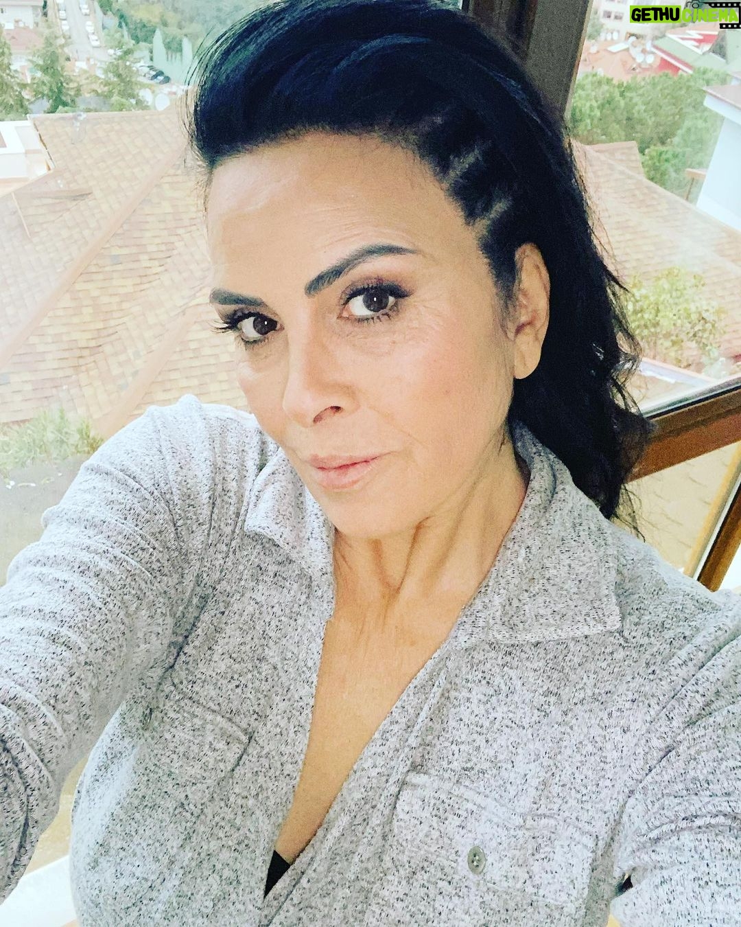 Nursel Köse Instagram - selam❤️ yakında #dilberay @dilberayfilm geliyor 😎