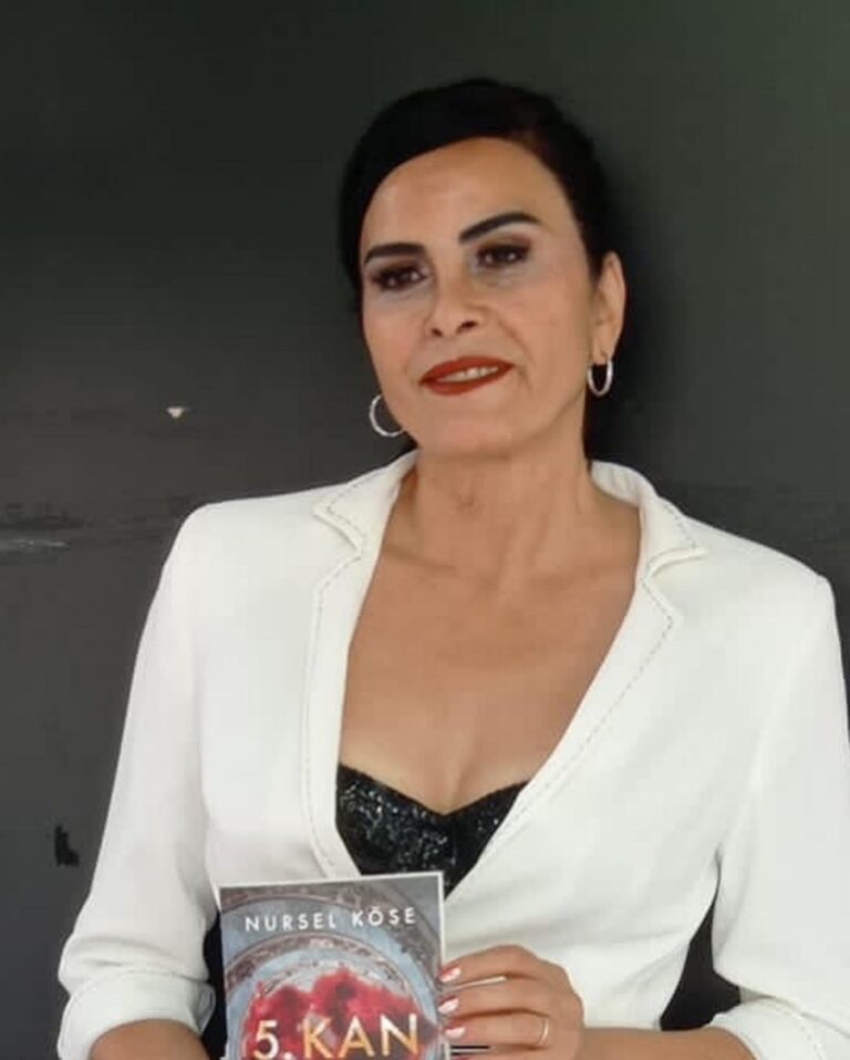 Nursel Köse Instagram - Bugün gelen hepinize teşekkürlerimle @nemesiskitap @dr_dunyasi @elaa_stylee @lalucetr @mildanarzu @serapcakir @ulrichmertin_