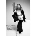 Nursel Köse Instagram - KADINA YÖNELİK ŞİDDETE MOBBİNGE ÖTEKİLEŞTİRMEYE DUR DİYORUZ! SEN DE EN GÜZEL GÜLÜMSEMENİ FOTOĞRAFLA VE #banabirazrenkver etiketi ile paylaş ki çoğalalım.. #banabirazrenkver Ki çiçek açayım! Kadınların sesi olmak için bir araya geldik. Birlikte güçlüyüz. #girlpower Yapımcı: @aycayilmazdogan Proje/Tasarım : @kamurantapul PR : 3435CREATIVE Fotoğraf sanatçısı : @tameryilmaz1 Makyaj sanatçısı : @hamiyetakpinar Kostüm : @chamay Saç Tasarım : @mericgulmez Hair Repair Studio Backstage Ekip : Faruk Coş /T.Emre Özer PROJE KADINLARI: @almeda92 @aycayilmazdogan @hamiyetakpinar @haticedervisoglu.61 @kamurantapul @nazgoktan @nursel_kose @zerrinnisanci @zeynepseverdemirel