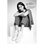 Nursel Köse Instagram - KADINA YÖNELİK ŞİDDETE MOBBİNGE ÖTEKİLEŞTİRMEYE DUR DİYORUZ! SEN DE EN GÜZEL GÜLÜMSEMENİ FOTOĞRAFLA VE #banabirazrenkver etiketi ile paylaş ki çoğalalım.. #banabirazrenkver Ki çiçek açayım! Kadınların sesi olmak için bir araya geldik. Birlikte güçlüyüz. #girlpower Yapımcı: @aycayilmazdogan Proje/Tasarım : @kamurantapul PR : 3435CREATIVE Fotoğraf sanatçısı : @tameryilmaz1 Makyaj sanatçısı : @hamiyetakpinar Kostüm : @chamay Saç Tasarım : @mericgulmez Hair Repair Studio Backstage Ekip : Faruk Coş /T.Emre Özer PROJE KADINLARI: @almeda92 @aycayilmazdogan @hamiyetakpinar @haticedervisoglu.61 @kamurantapul @nazgoktan @nursel_kose @zerrinnisanci @zeynepseverdemirel