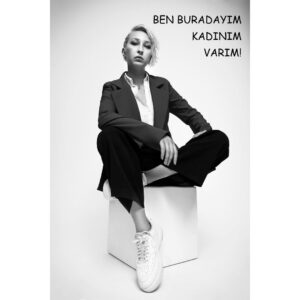 Nursel Köse Instagram - KADINA YÖNELİK ŞİDDETE MOBBİNGE ÖTEKİLEŞTİRMEYE DUR DİYORUZ!
SEN DE EN GÜZEL GÜLÜMSEMENİ FOTOĞRAFLA VE #banabirazrenkver etiketi ile paylaş ki çoğalalım..
#banabirazrenkver
Ki çiçek açayım!
Kadınların sesi olmak için bir araya geldik.
Birlikte güçlüyüz.
 #girlpower 

Yapımcı: @aycayilmazdogan
Proje/Tasarım : @kamurantapul
PR : 3435CREATIVE 
Fotoğraf sanatçısı : @tameryilmaz1 
Makyaj sanatçısı : @hamiyetakpinar 
Kostüm : @chamay
Saç Tasarım : @mericgulmez  Hair Repair Studio
Backstage Ekip : Faruk Coş /T.Emre Özer
PROJE KADINLARI:
@almeda92 
@aycayilmazdogan
@hamiyetakpinar
@haticedervisoglu.61
@kamurantapul
@nazgoktan
@nursel_kose
@zerrinnisanci
@zeynepseverdemirel