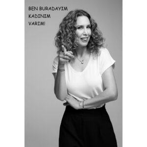 Nursel Köse Instagram - KADINA YÖNELİK ŞİDDETE MOBBİNGE ÖTEKİLEŞTİRMEYE DUR DİYORUZ!
SEN DE EN GÜZEL GÜLÜMSEMENİ FOTOĞRAFLA VE #banabirazrenkver etiketi ile paylaş ki çoğalalım..
#banabirazrenkver
Ki çiçek açayım!
Kadınların sesi olmak için bir araya geldik.
Birlikte güçlüyüz.
 #girlpower 

Yapımcı: @aycayilmazdogan
Proje/Tasarım : @kamurantapul
PR : 3435CREATIVE 
Fotoğraf sanatçısı : @tameryilmaz1 
Makyaj sanatçısı : @hamiyetakpinar 
Kostüm : @chamay
Saç Tasarım : @mericgulmez  Hair Repair Studio
Backstage Ekip : Faruk Coş /T.Emre Özer
PROJE KADINLARI:
@almeda92 
@aycayilmazdogan
@hamiyetakpinar
@haticedervisoglu.61
@kamurantapul
@nazgoktan
@nursel_kose
@zerrinnisanci
@zeynepseverdemirel