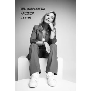 Nursel Köse Instagram - KADINA YÖNELİK ŞİDDETE MOBBİNGE ÖTEKİLEŞTİRMEYE DUR DİYORUZ!
SEN DE EN GÜZEL GÜLÜMSEMENİ FOTOĞRAFLA VE #banabirazrenkver etiketi ile paylaş ki çoğalalım..
#banabirazrenkver
Ki çiçek açayım!
Kadınların sesi olmak için bir araya geldik.
Birlikte güçlüyüz.
 #girlpower 

Yapımcı: @aycayilmazdogan
Proje/Tasarım : @kamurantapul
PR : 3435CREATIVE 
Fotoğraf sanatçısı : @tameryilmaz1 
Makyaj sanatçısı : @hamiyetakpinar 
Kostüm : @chamay
Saç Tasarım : @mericgulmez  Hair Repair Studio
Backstage Ekip : Faruk Coş /T.Emre Özer
PROJE KADINLARI:
@almeda92 
@aycayilmazdogan
@hamiyetakpinar
@haticedervisoglu.61
@kamurantapul
@nazgoktan
@nursel_kose
@zerrinnisanci
@zeynepseverdemirel