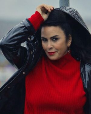 Nursel Köse Instagram - Pazartesi sendromuna inat😉Hadi bu akşam 20 de Çıngıraklıya buyrun😅@showtv @ayyapim @uckurusdizi Fotı @tolgayasar.p 😎