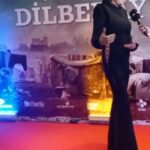 Nursel Köse Instagram – @Dilberayfilm galamızdan gelsin❤️❤️
Kostüm: Hakan Akkaya❤️@Makeup_Çigdem_Vural 💋💋vizyondayız..@aytacmedya @dilberayfilm @metronomfilmyapim @fikriharikaproduction @jeanpaulseresin @burcubinbasaran @busrapekin @ulrichmertin_ @ketche_official