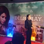 Nursel Köse Instagram – @Dilberayfilm galamızdan gelsin❤️❤️
Kostüm: Hakan Akkaya❤️@Makeup_Çigdem_Vural 💋💋vizyondayız..@aytacmedya @dilberayfilm @metronomfilmyapim @fikriharikaproduction @jeanpaulseresin @burcubinbasaran @busrapekin @ulrichmertin_ @ketche_official