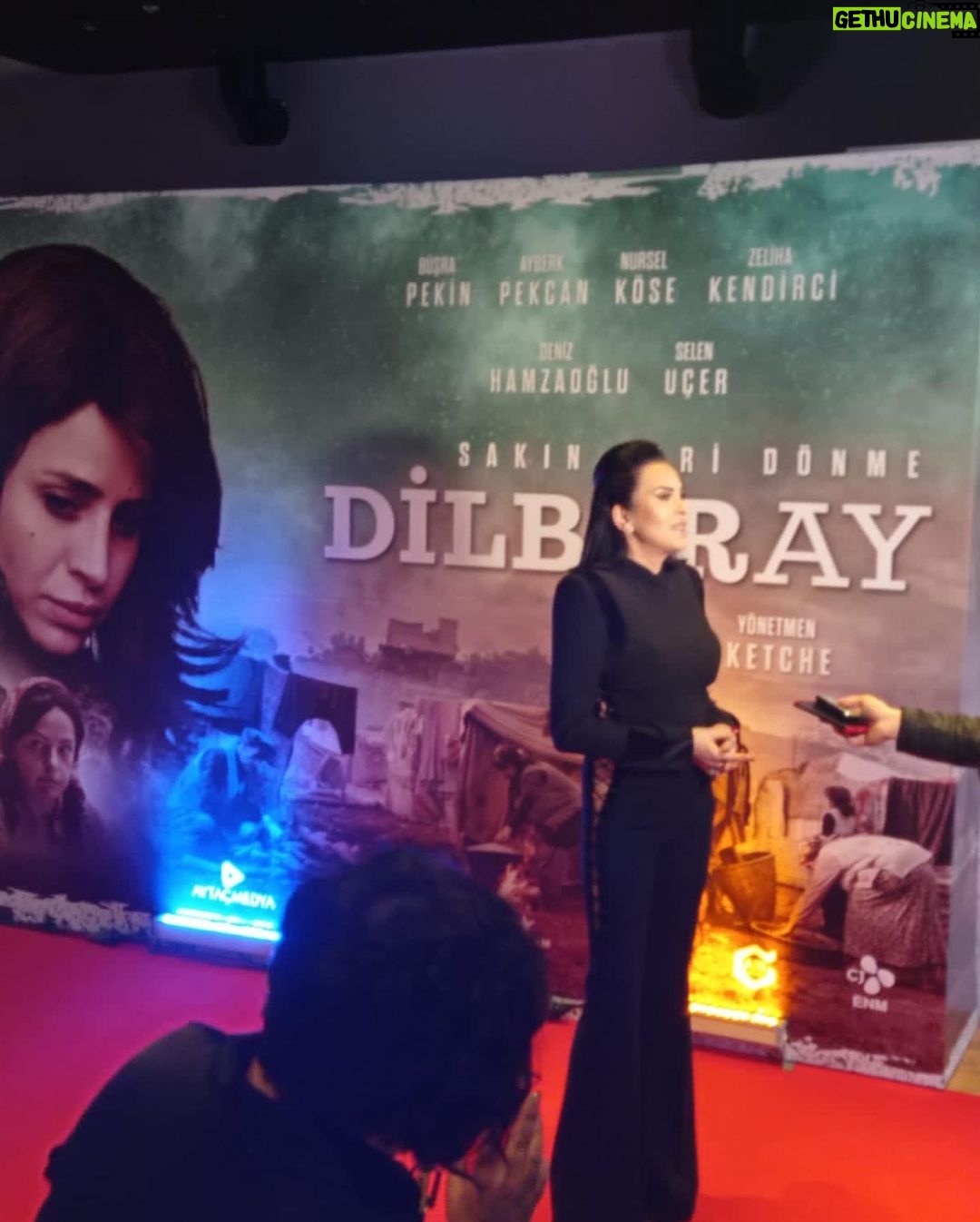 Nursel Köse Instagram - @Dilberayfilm galamızdan gelsin❤️❤️ Kostüm: Hakan Akkaya❤️@Makeup_Çigdem_Vural 💋💋vizyondayız..@aytacmedya @dilberayfilm @metronomfilmyapim @fikriharikaproduction @jeanpaulseresin @burcubinbasaran @busrapekin @ulrichmertin_ @ketche_official