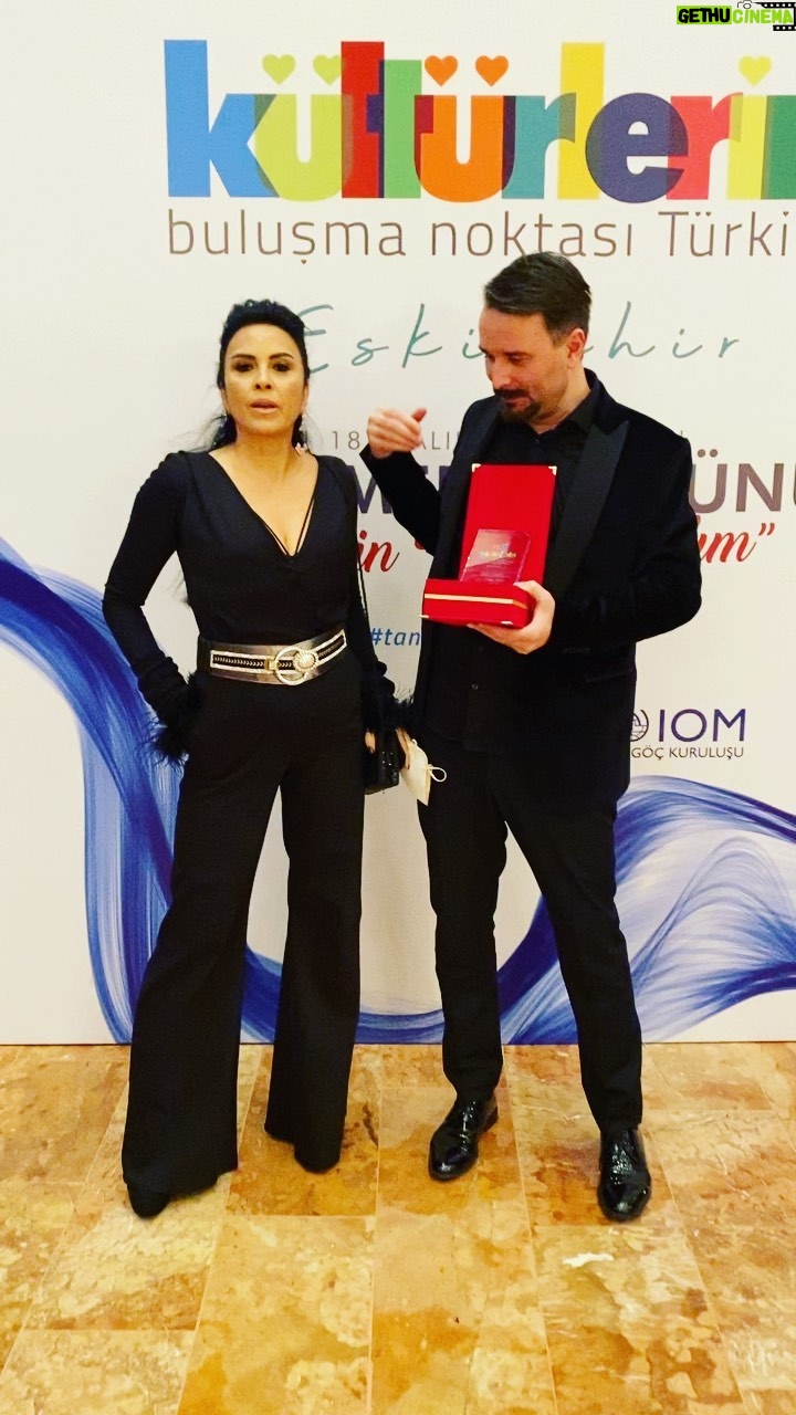 Nursel Köse Instagram - Kutlarım❤️❤️❤️#uluslararasıgöçmenlergünü @gocidaresi @IOMturkey #tanisansendeseversin @akyildiz_gokhan_61 @@ulrichmertin_ @mandalina_shop @aydingoynu @semih.pullukcu @busraa_makeup
