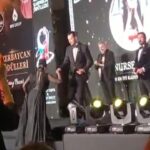 Nursel Köse Instagram - 4.Türkiye ve Azerbaycan Kardeşlik Ödülleri. “Yılın En İyi Kadın Dizi Oyuncusu Ödülü“ Herkese kocaman teşekkürlerimle❤️❤️❤️ @atakantasur @koraybozat @hamdialkan @bhsgrouptr @trazkardeslikodulleri @actplustalent @burcubinbasaran @art1.intermedia Costume: @cansutascicouture Hair/Makeup: @hmyilhn Accessories: @mandalina_shop Shoes: @raffaellacorelli Styling: @zulallguler @mahmutkose_