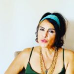 Nursel Köse Instagram - Yılın Starları 2021/EN İYİ KARAKTER OYUNCUSU ÖDÜLÜ..Bu ödülü bana layık gören herkese çok teşekkür ediyorum.Onure oldum❤️#yılınstarlarıödültöreni2021 #yılınstarlarıödül @actplustalent