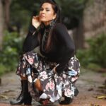 Nursel Köse Instagram - Hallo #wdr #dieletzteinstanz Der subtile, alltägliche, „intellektuelle“, verharmlosende und schöngeredete Rassismus ist genauso gefährlich, wie Glatzköpfe in Springerstiefeln schreiend auf der Straße. Diese Arroganz und Ignoranz mit der diese Sendung geführt wurde, diese relativierenden, ins lächerliche ziehenden Kommentare der TeilnehmerInnen sind Schläge ins Gesicht eines jeden einzelnen Menschen der Rassismus am eigenen Leib erlebt. Am schlimmsten ist die zur Schau gestellte, von Ignoranz tropfende Überheblichkeit, mit der die eingeladenen Gäste bei #dieletzteinstanz ihren Unwillen rechtfertigen, in ihrer Komfortzone Gelerntes zu reflektieren und gegebenfalls zu ändern. Allein das erschreckende Unvermögen der Teilnehmer, die fehlende Emphatie, sich auch nur eine Sekunde in die von Rassismus betroffenen Menschen hinein zu versetzen, ist peinlich.