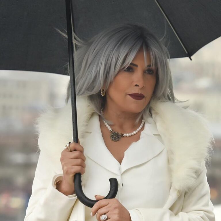Nursel Köse Instagram - Herkese günaydın, hepimize hayırlı olsun #İhtiyar ❤️❤️@arizadizisi @showtv @o3medya @burcubinbasaran @actplustalent @recaikaragoz teşekkürlerimle😘 #icequeen