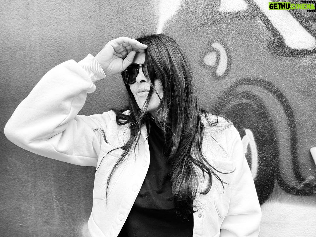 Nursel Köse Instagram - Back to Black Foto @asenagirisken ❤️❤️