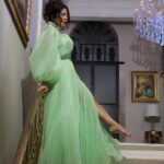Nursel Köse Instagram - Bayramınız kutlu olsun💚💚Happy Bayram🧩🍏🌿 Photography by @ilkeruzunalan Kostüm @aydingoynu Hair @kemalbozz Make up @pinaraktasmakeup Styling by @zulallguler Powerd by @mahmutkose_