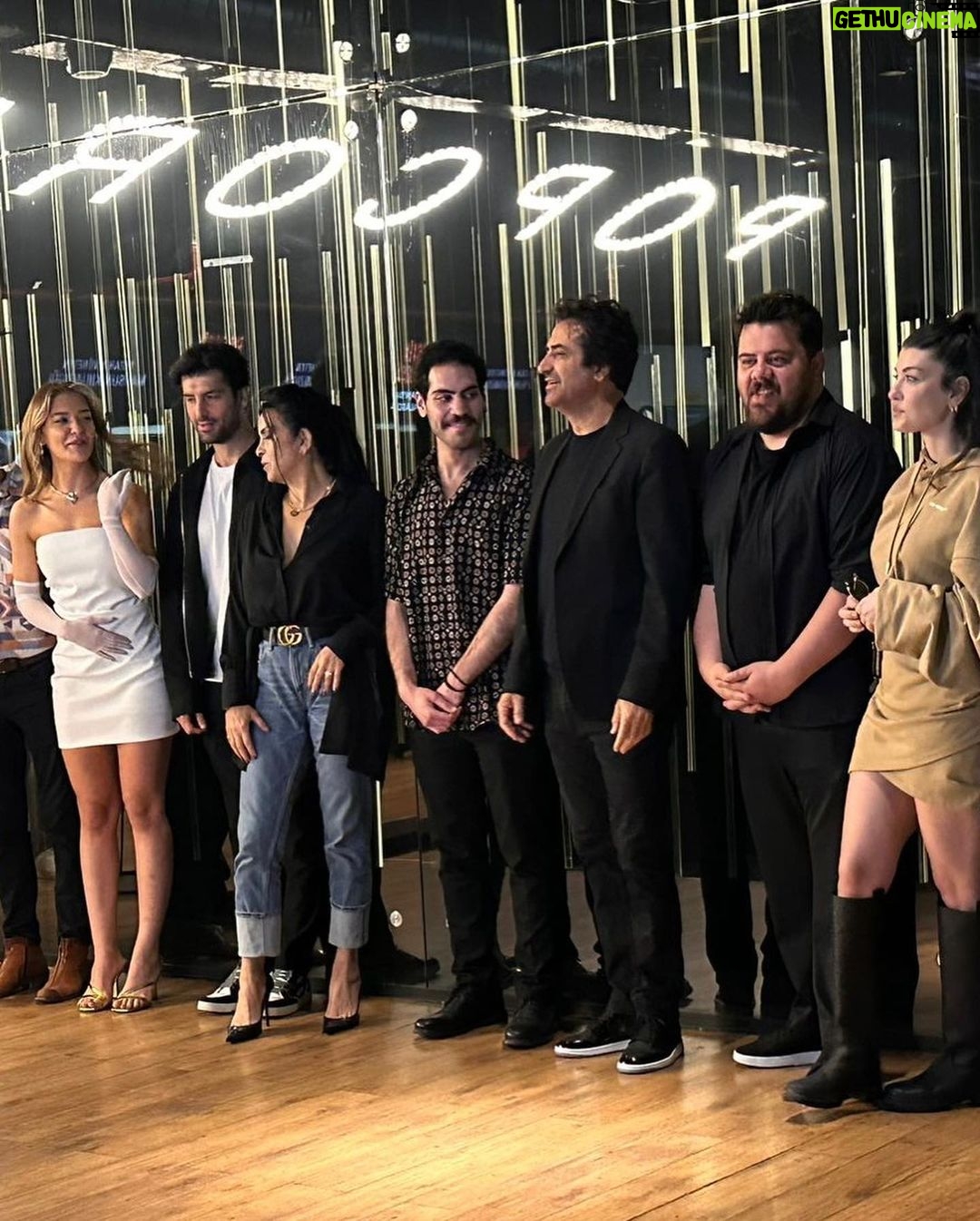 Nursel Köse Instagram - @prestijmeselesifilm bugün vizyonda, sinemada izleme keyfi🧿 @mahsunkirmizigulofficial @mahmutkirmizigull @eseryenenler @prestijmeselesifilm @erkincimnaber @onurgozeten @melisadongel @mandalina__shop @aslihanguner