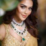 Nusraat Faria Instagram - Concentrated awesome 👌 Wearing @meherofficials Makeover @zahidkhanbridalmakeover Jewellery @zahidkhanbridalcollection Pictures @mh_bipu
