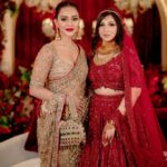 Nusraat Faria Instagram - To my favorite couple.. May God protect you from evil eyes 🧿 @mehahasib @refatalam123 Wearing @safiya_sathi @safiyasathi Makeover @galamakeover_by_navinahmed @navinahmed_official Bag @ayaneh.sciccoso @azrinalom Jewellery @drkashfiaaamina Photography @bdsnapshot by @jawad.chowdhury