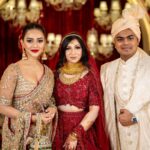 Nusraat Faria Instagram - To my favorite couple.. May God protect you from evil eyes 🧿 @mehahasib @refatalam123 Wearing @safiya_sathi @safiyasathi Makeover @galamakeover_by_navinahmed @navinahmed_official Bag @ayaneh.sciccoso @azrinalom Jewellery @drkashfiaaamina Photography @bdsnapshot by @jawad.chowdhury