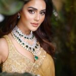 Nusraat Faria Instagram - Concentrated awesome 👌 Wearing @meherofficials Makeover @zahidkhanbridalmakeover Jewellery @zahidkhanbridalcollection Pictures @mh_bipu