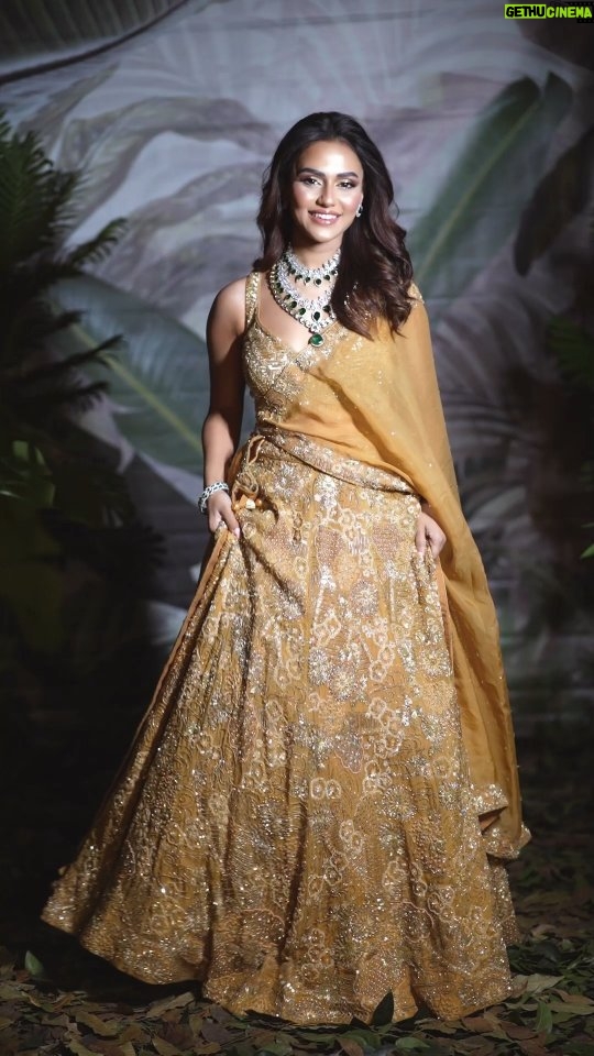 Nusraat Faria Instagram - What's mine is mine.. What's yours is also mine.. Nehi tou..samjhe ? 😉 Wearing @meherofficials by @samina_sara.official Makeover @zahidkhanbridalmakeover Jewellery @zahidkhanbridalcollection