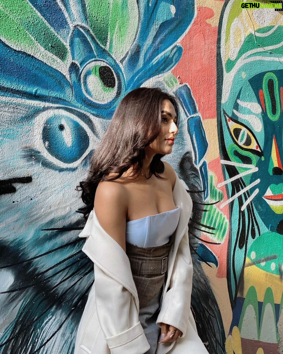Nusraat Faria Instagram - Only art can find an artist 🎨