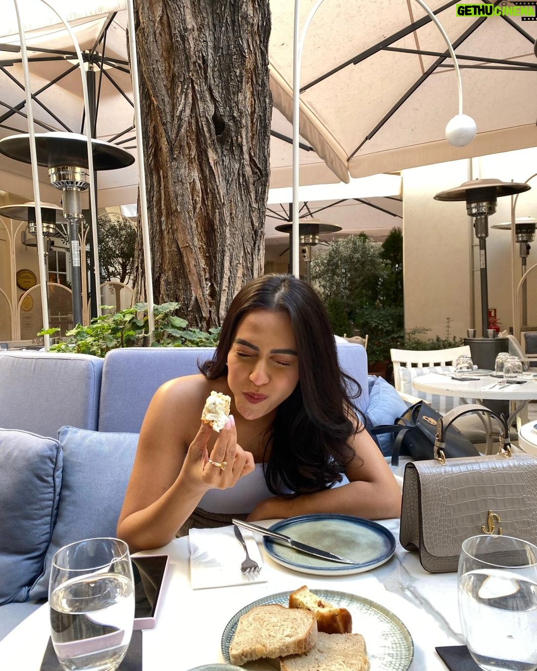Nusraat Faria Instagram - These 5 pictures talk about how easy it is to make me happy 😊