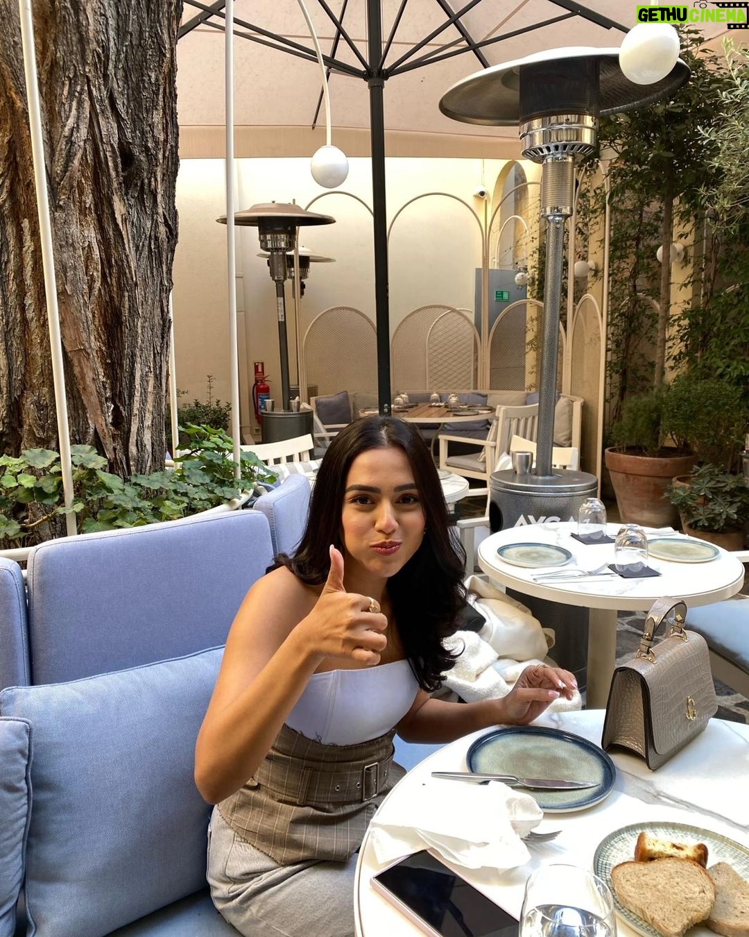 Nusraat Faria Instagram - These 5 pictures talk about how easy it is to make me happy 😊