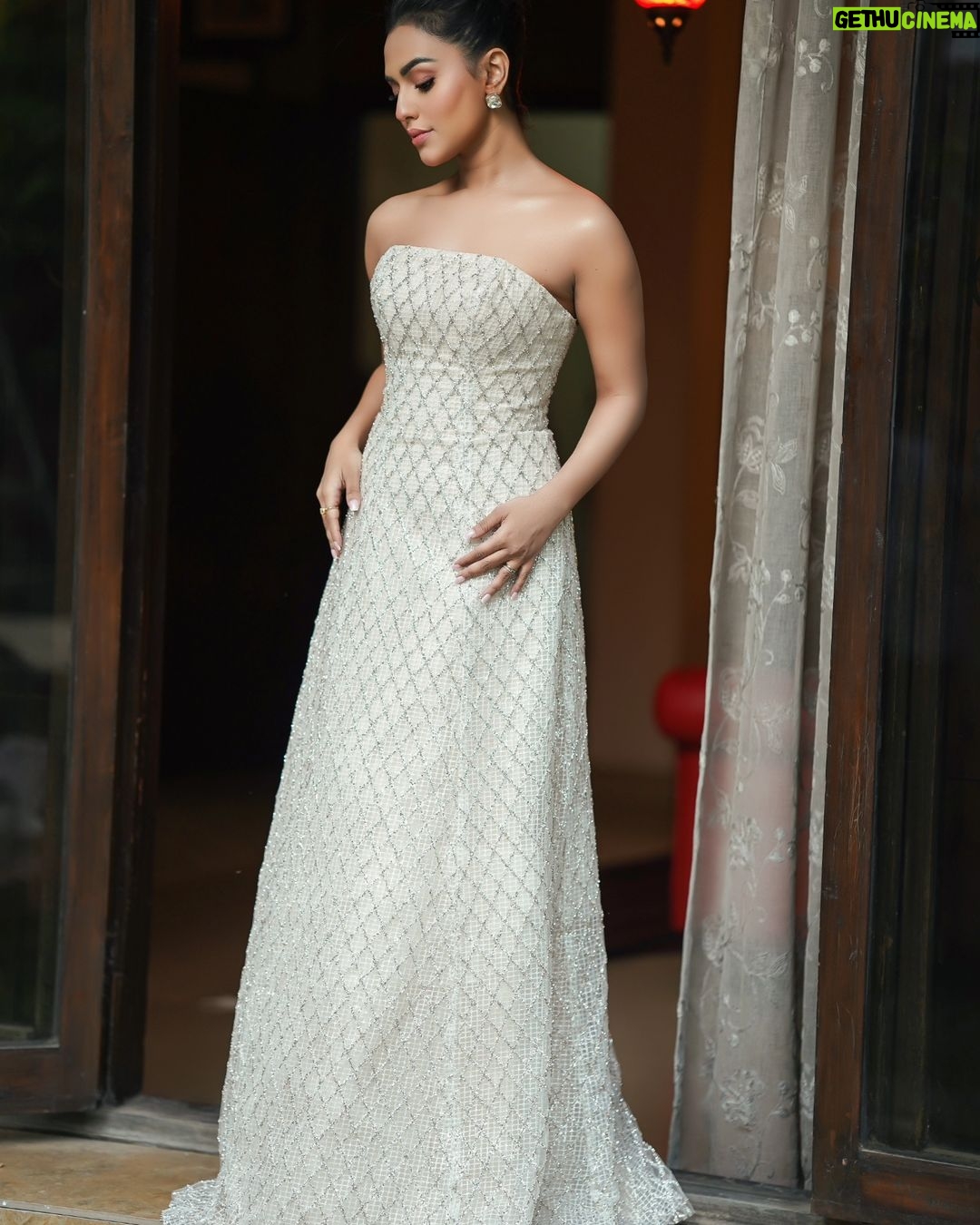 Nusraat Faria Instagram - Yesterday, i wore white💫