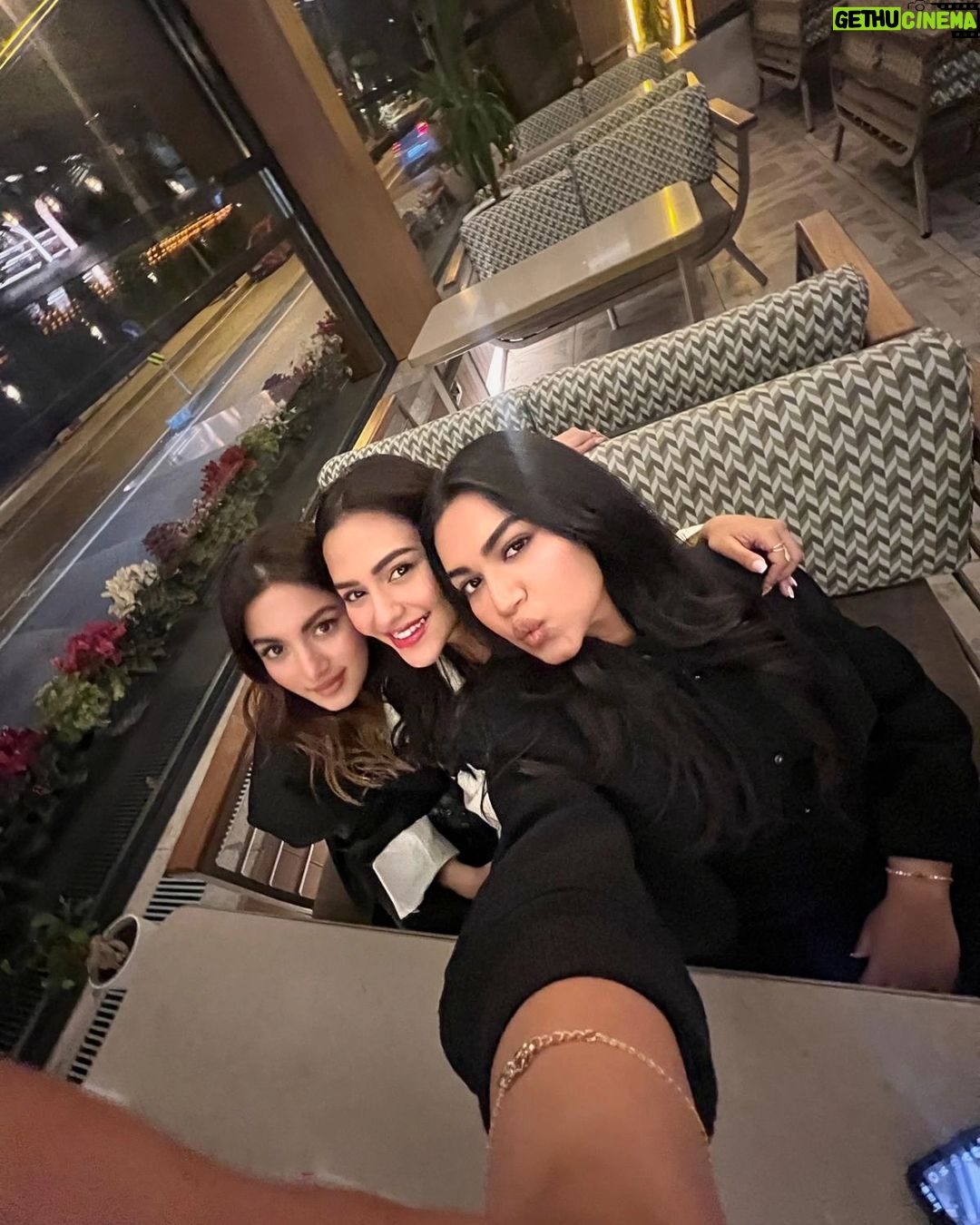 Nusraat Faria Instagram - Midnight chai session 🫂 Istanbul, Turkey