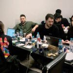 Oğuzhan Uğur Instagram - Memleketim sanatçıları sabaha kadar çağrı merkezinde gelen telefonları cevaplıyor. Unutulmasın.