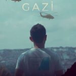 Oğuzhan Uğur Instagram - Kimi kolunu kaybetti, kimi bacağını. Kiminin artık gözleri kör, kimininse sağır kulakları. Gazilerimiz! Onlar, hayatlarımız için hayatlarından caydılar. Parçalanmış bedenleri yüzünden değil, unutuldukları için yarım kaldılar. Çünkü onların hikayelerini bugüne kadar hep başkaları anlattılar. Bazen hayata, bazen de uğrunda savaştıkları bizlere küstüler. Ancak hiçbiri vatanlarına sırt çevirmediler. Haklarıdır. Sıra onlarda. @seliinserra ’nın sunumuyla “GAZİ” Gazilerimizin anlatımıyla, yakında Babala TV ekranında! @babalativi